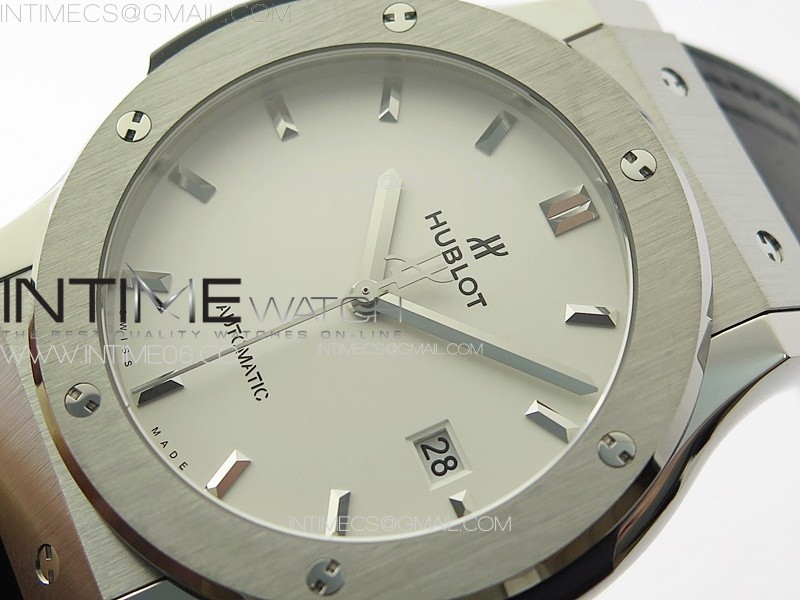 CLASSIC FUSION 42MM SS APSF 11 BEST EDITION WHITE DIAL ON GUMMY STRAP A2892